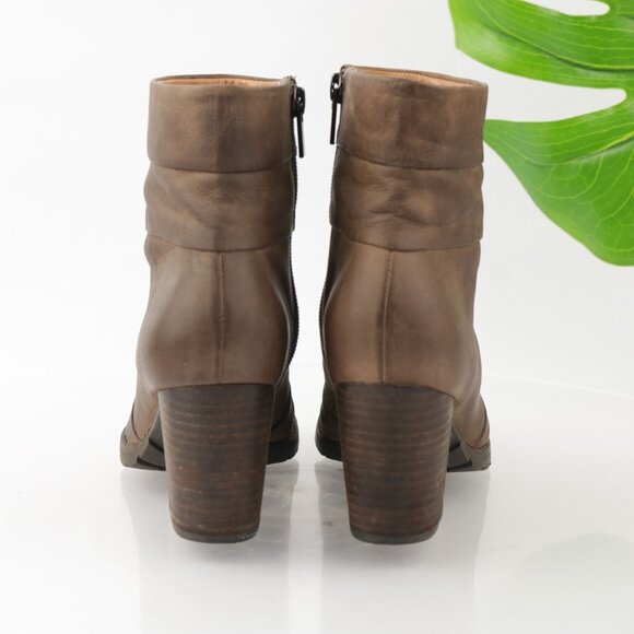 Clarks Womens Mission Zelle Boot Size 6 Brown Leather Block Heel Lug Sole Comfy - Picture 5 of 11